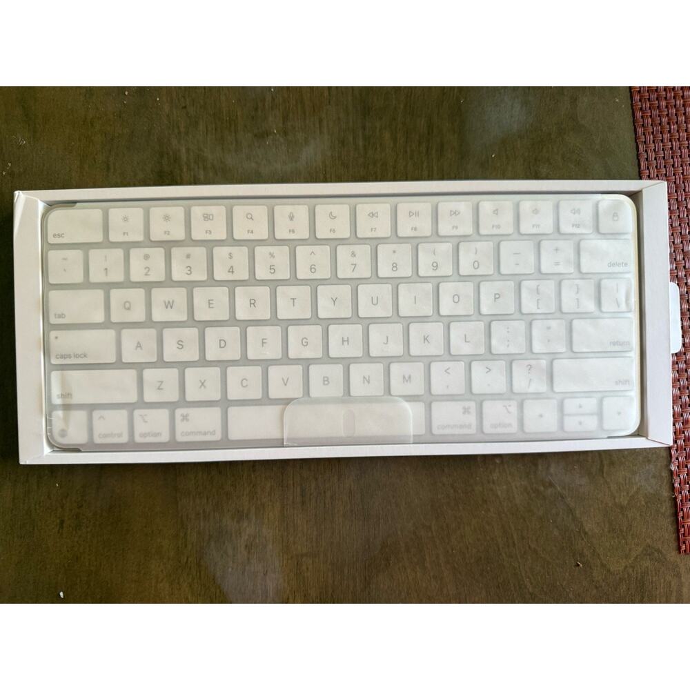 Apple Magic Keyboard - US English - Picture 3 of 3